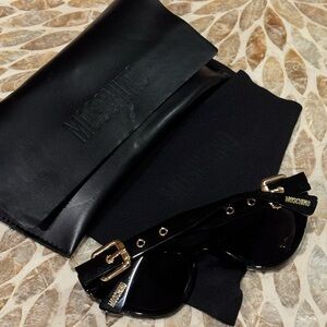 Moschino cat eye sunglasses with Gold buckle Details NWOT case included